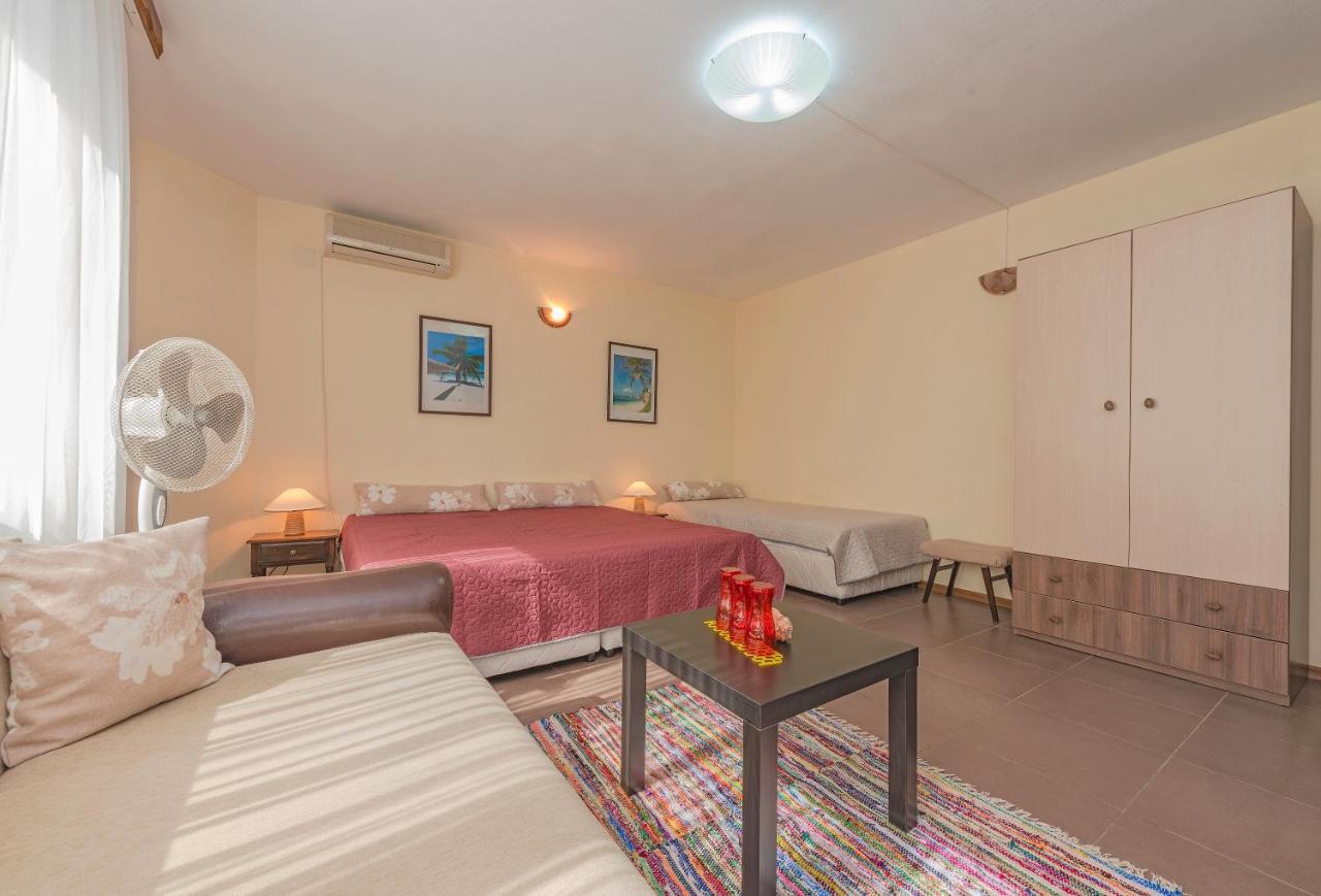 Holiday House Gendar, Черноморець Екстер'єр фото